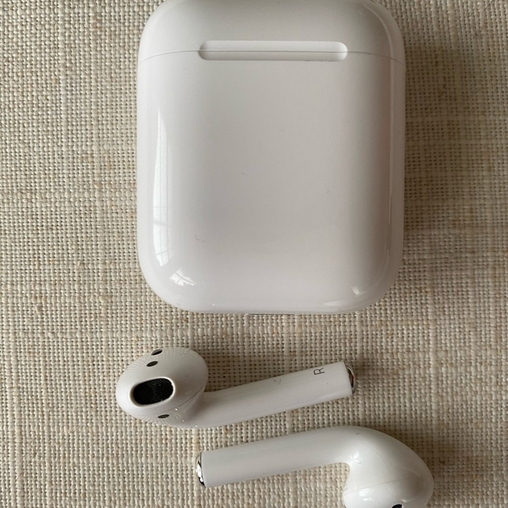 Apple AirPods + Charging Case